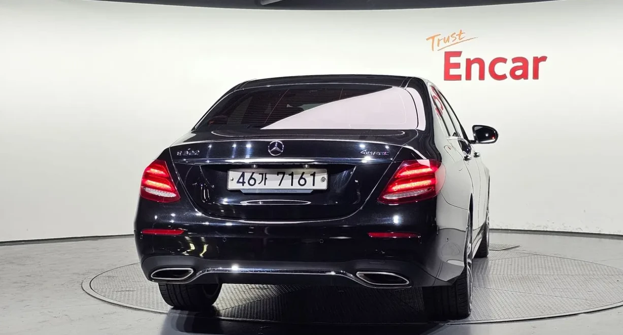 Mercedes-Benz E 300 4MATIC AMG Line, снимка 4 - Автомобили и джипове - 54370875