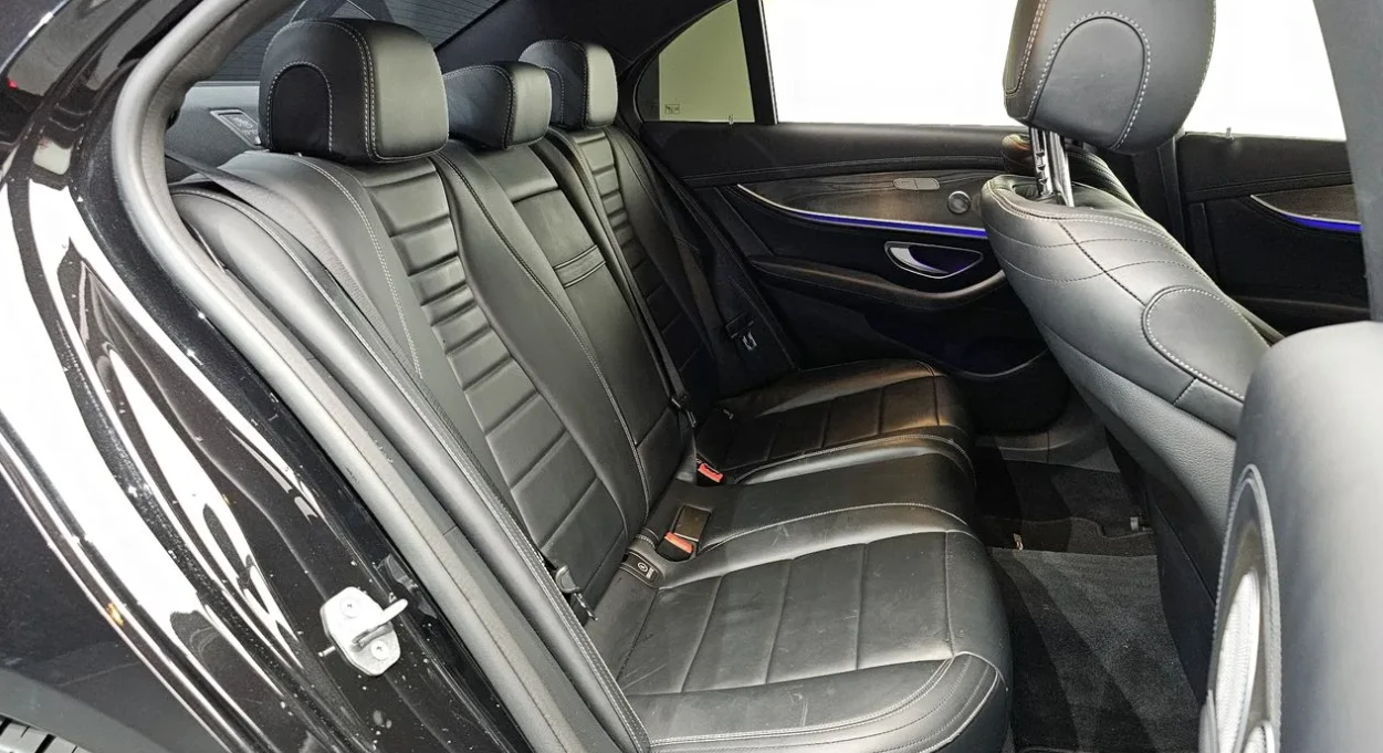 Mercedes-Benz E 300 4MATIC AMG Line, снимка 9 - Автомобили и джипове - 54370875