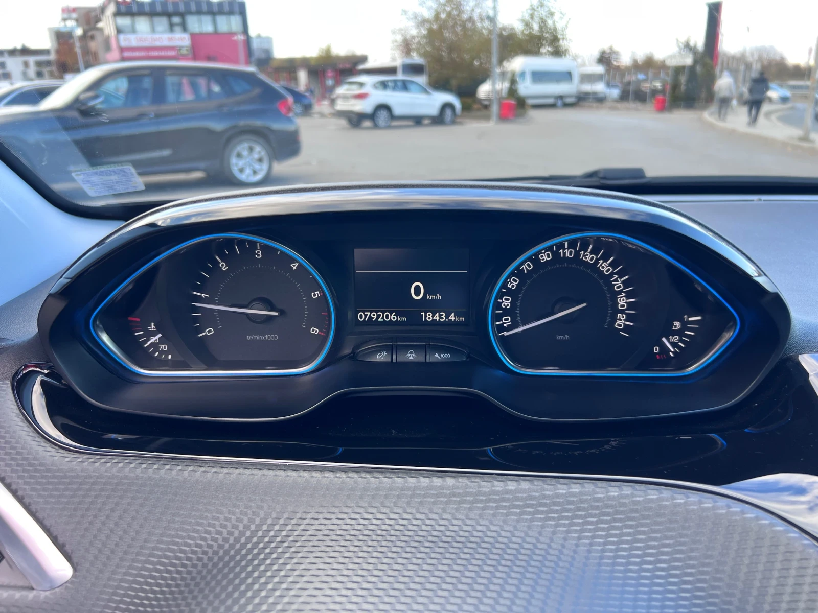 Peugeot 2008, снимка 8 - Автомобили и джипове - 54679341