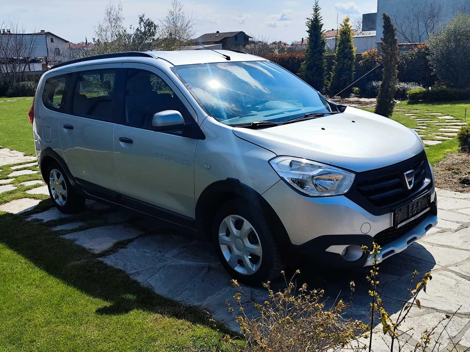Dacia Lodgy Stepway 6+ 1, снимка 2 - Автомобили и джипове - 55873653