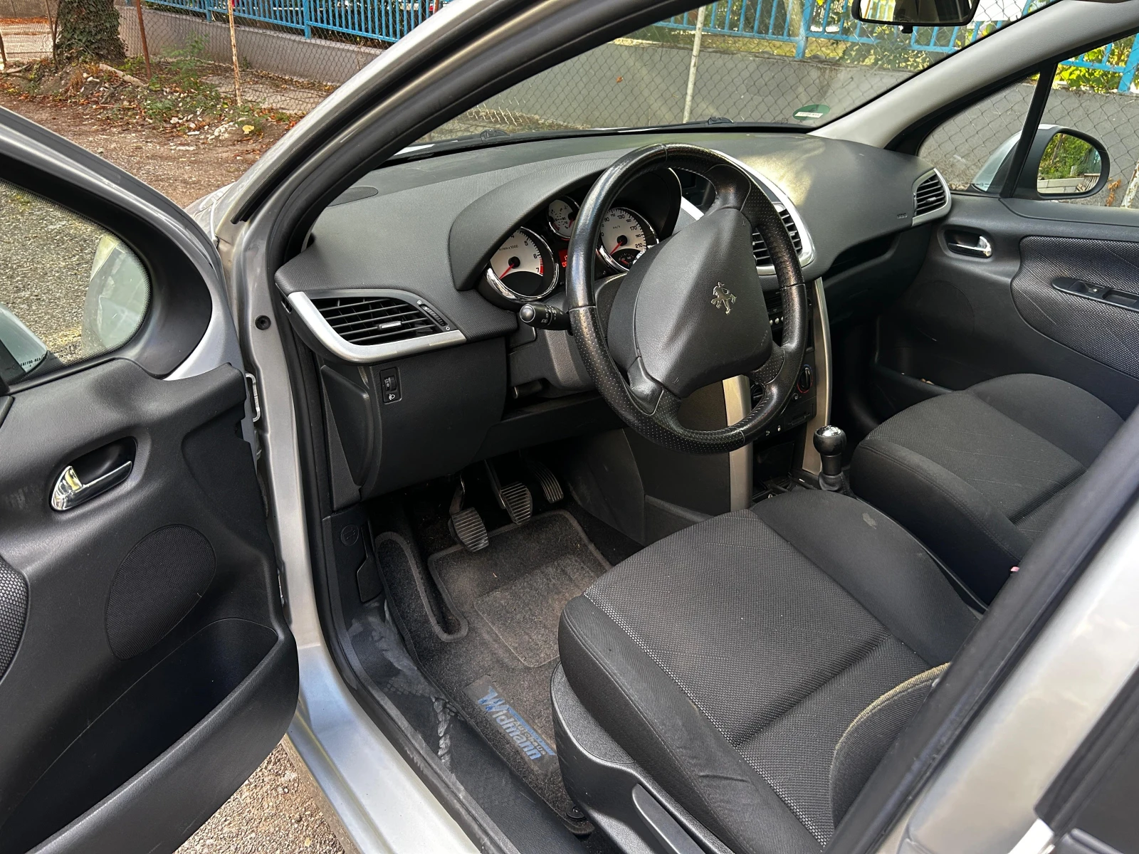 Peugeot 207, снимка 4 - Автомобили и джипове - 56302115