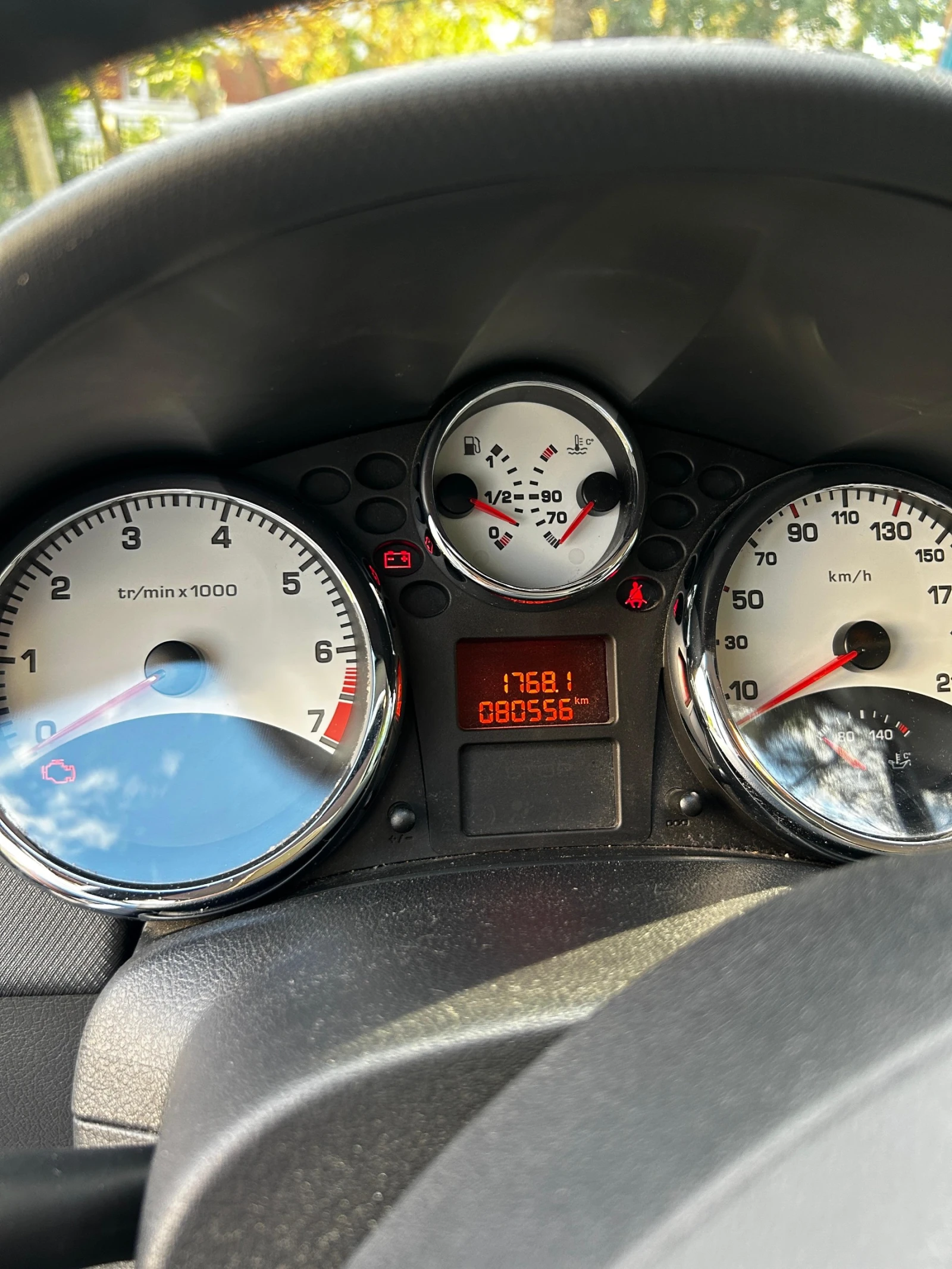 Peugeot 207, снимка 8 - Автомобили и джипове - 56302115