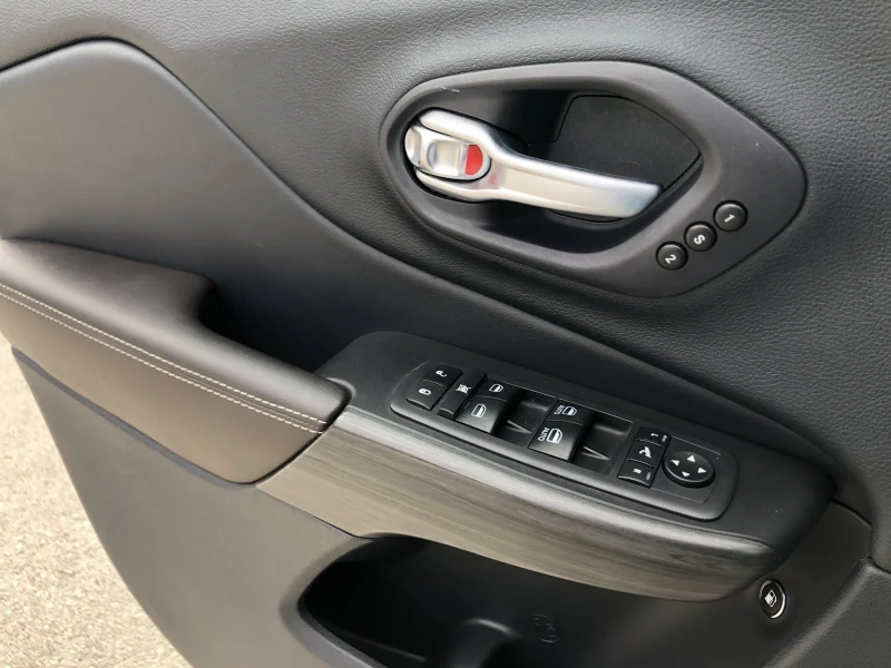Jeep Cherokee LIMETED PANORAMA KAMERA, снимка 16 - Автомобили и джипове - 52059171