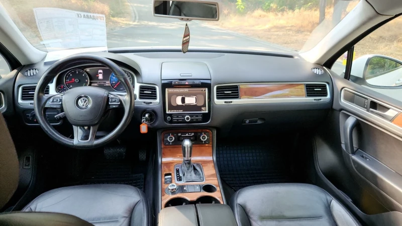 VW Touareg 3.0TDI, снимка 5 - Автомобили и джипове - 52342640