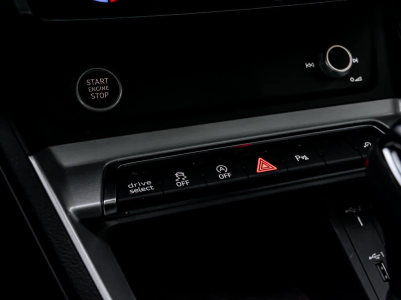 Audi Q3 45 TFSI* Quattrо* АвтоКреди* (ЦЕНА ДО БГ), снимка 13 - Автомобили и джипове - 52979498