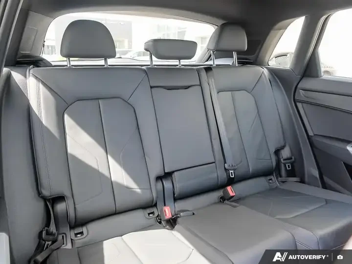 Audi Q3 CARFAX * АВТО КРЕДИТ * ПРОГНОЗНА ЦЕНА ДО БГ * , снимка 6 - Автомобили и джипове - 54684350