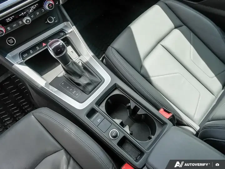 Audi Q3 CARFAX * АВТО КРЕДИТ * ПРОГНОЗНА ЦЕНА ДО БГ * , снимка 8 - Автомобили и джипове - 54684350