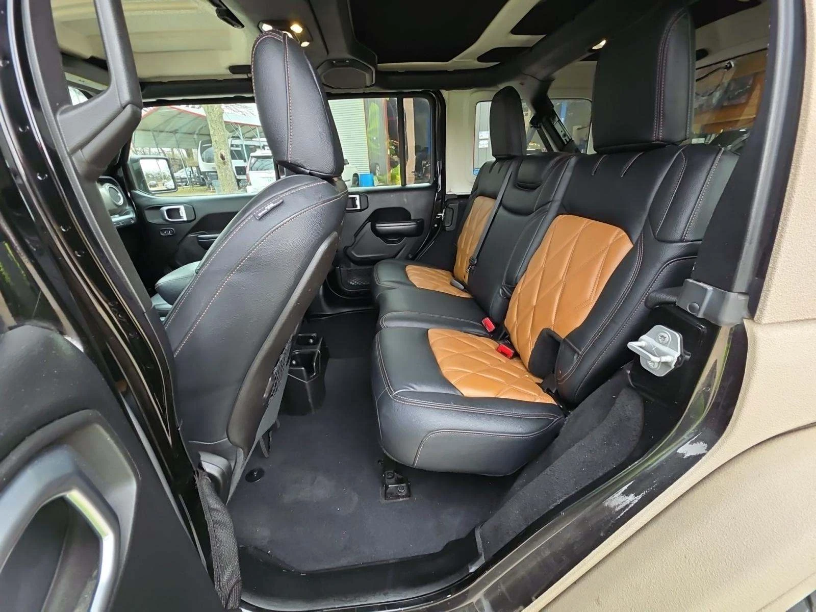 Jeep Wrangler Unlimited Rubicon - изображение 8