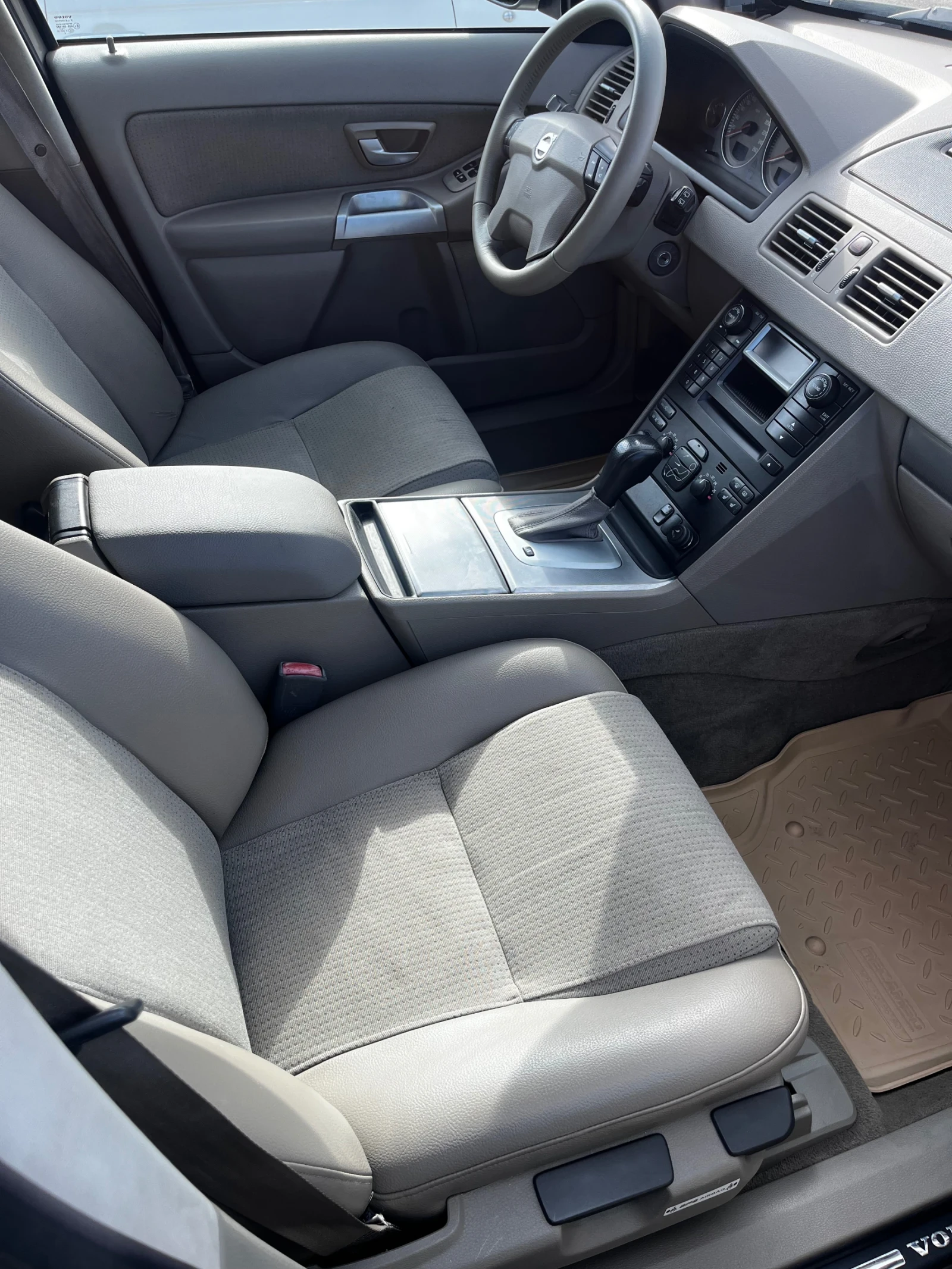 Volvo Xc90 2.4D5 AWD Подгреви, теглич, навигация, снимка 12 - Автомобили и джипове - 54766970