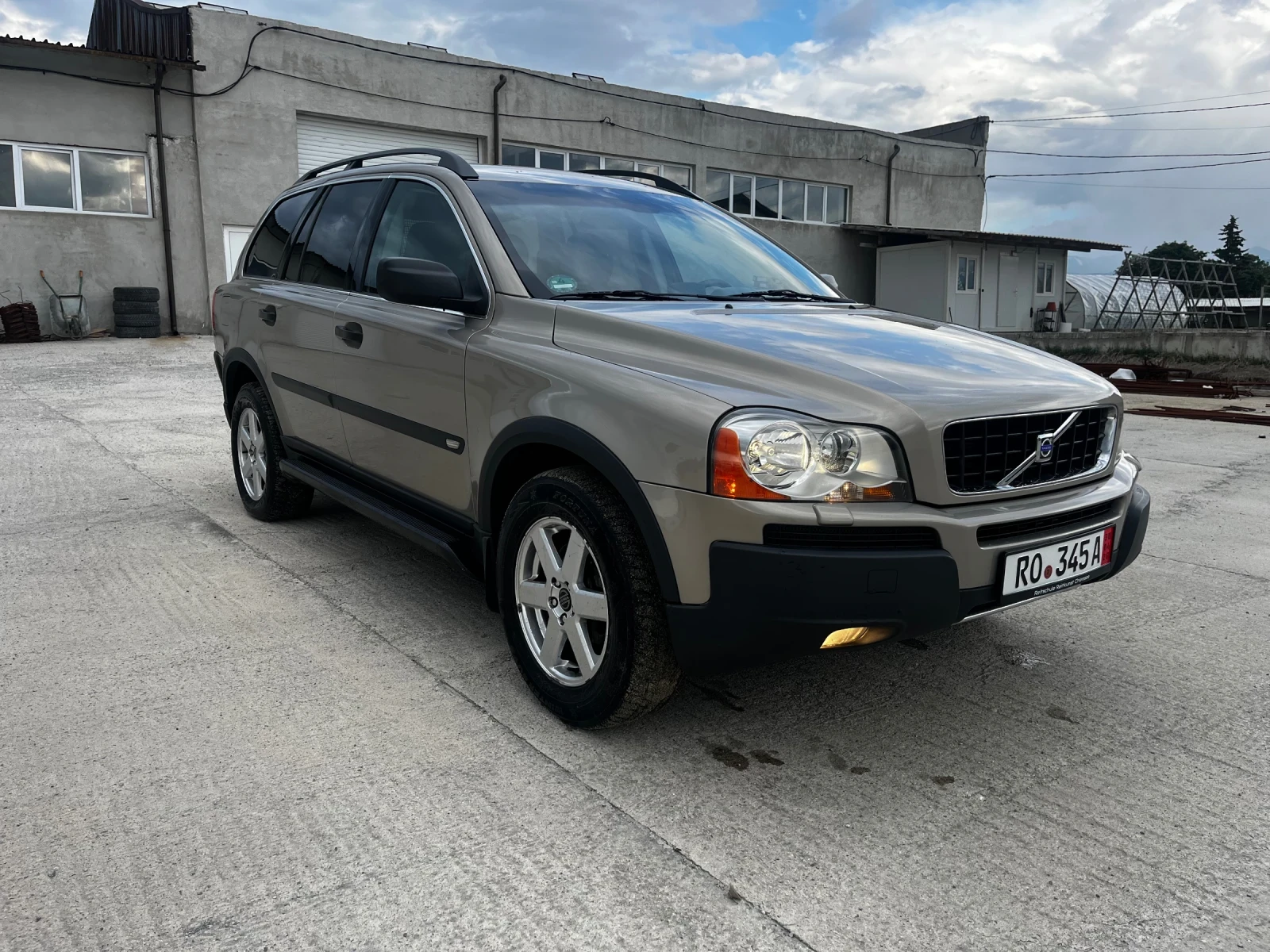 Volvo Xc90 2.4D5 AWD Подгреви, теглич, навигация