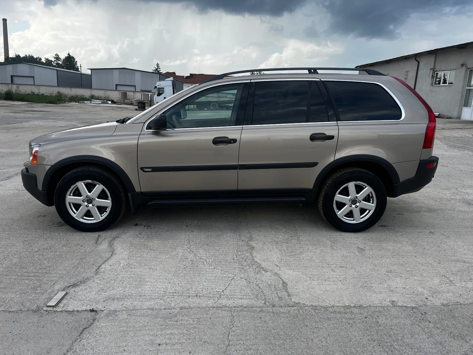 Volvo Xc90 2.4D5 AWD Подгреви, теглич, навигация, снимка 4 - Автомобили и джипове - 54766970