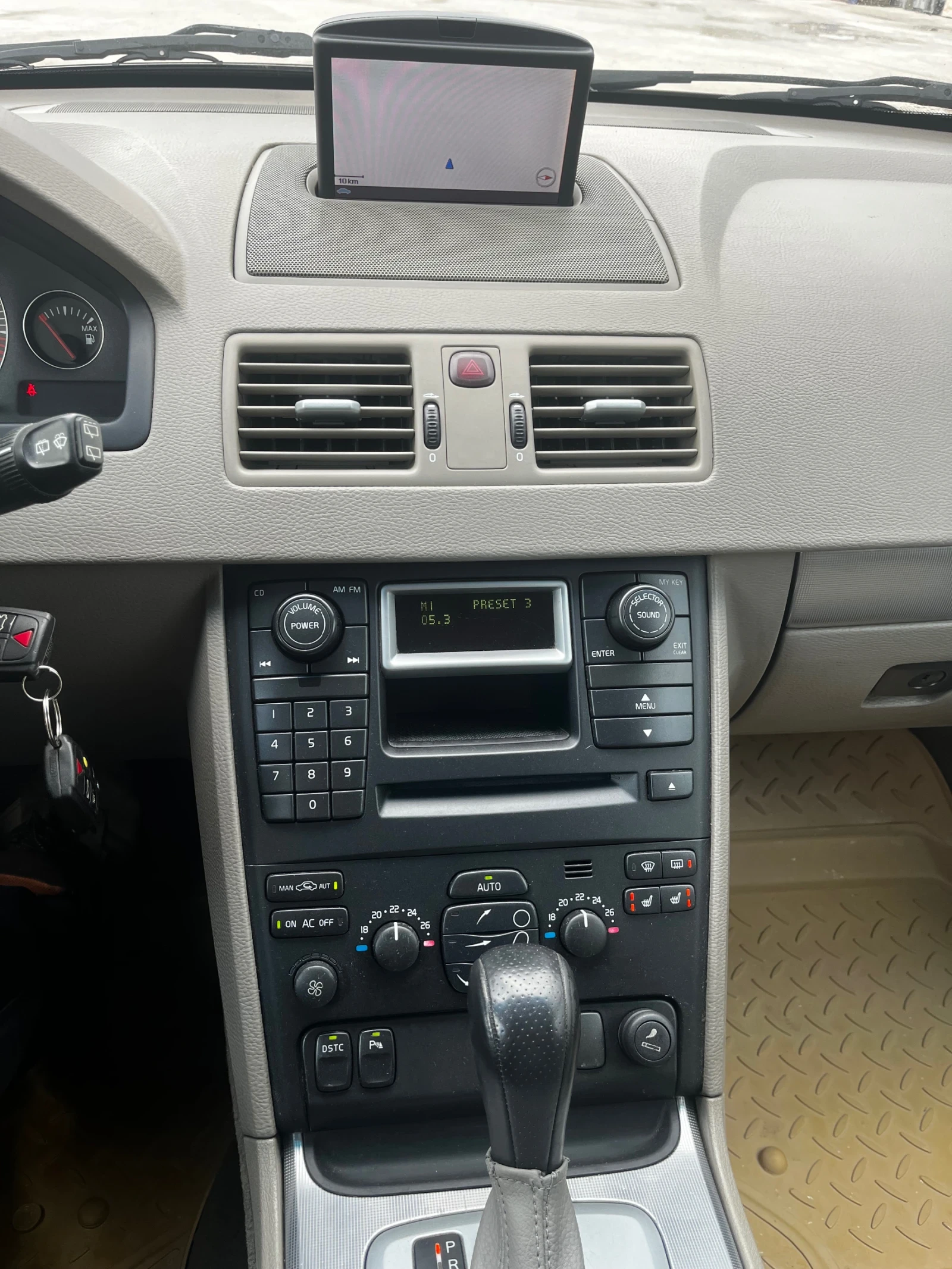Volvo Xc90 2.4D5 AWD Подгреви, теглич, навигация, снимка 15 - Автомобили и джипове - 54766970