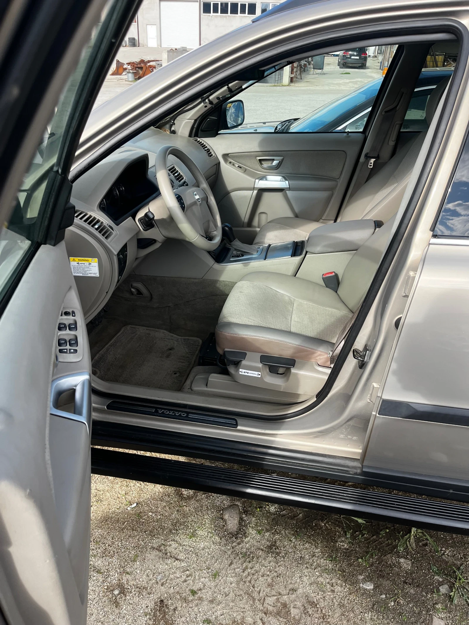 Volvo Xc90 2.4D5 AWD Подгреви, теглич, навигация, снимка 11 - Автомобили и джипове - 54766970