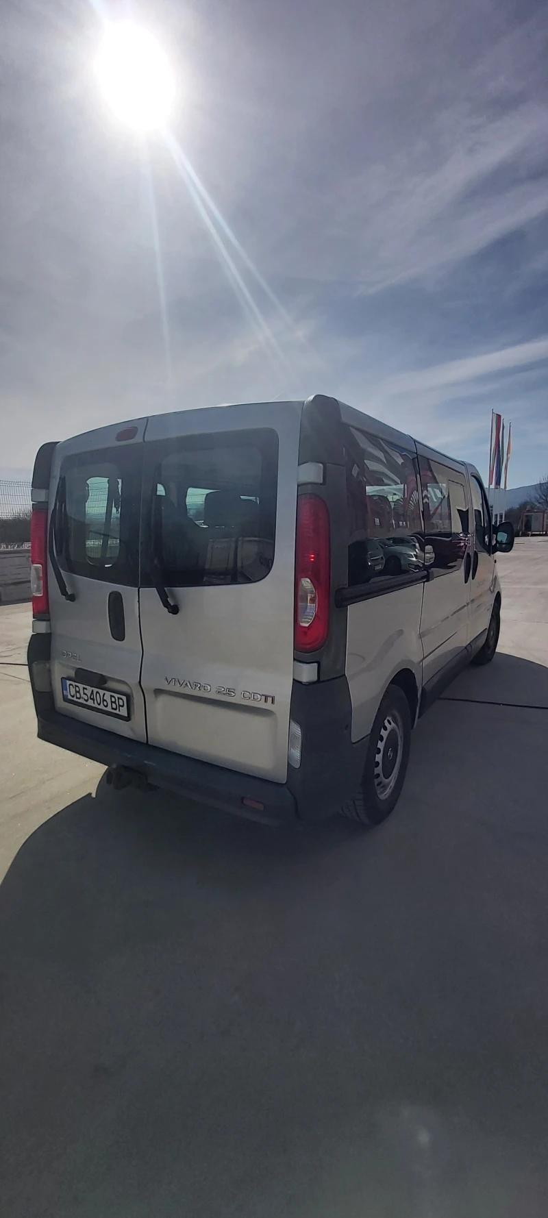 Opel Vivaro, снимка 14 - Бусове и автобуси - 49438203