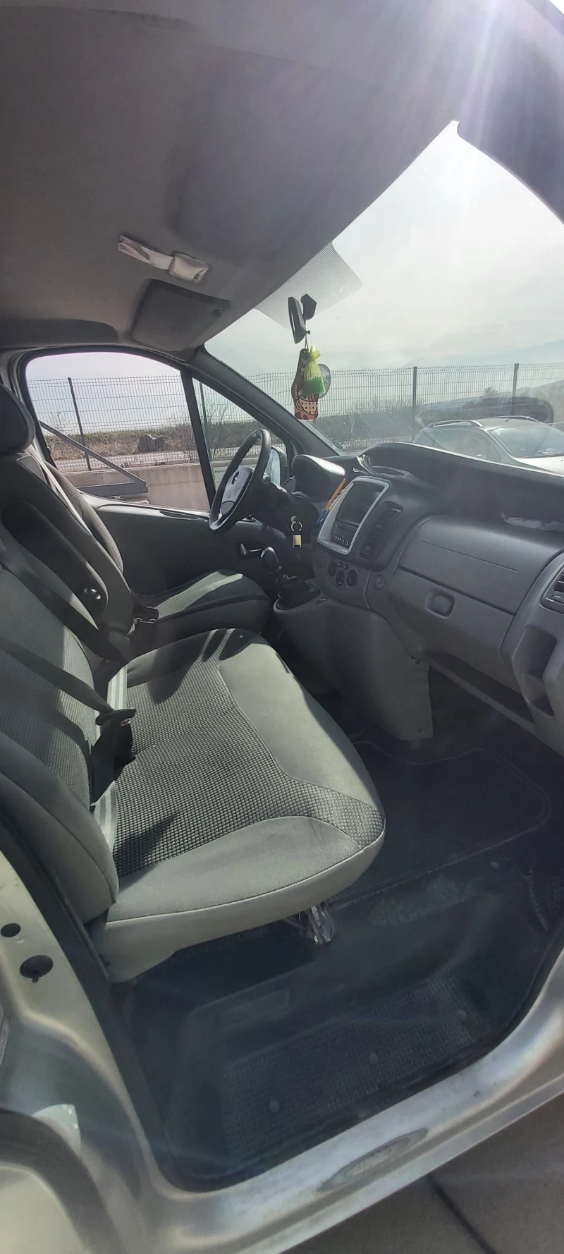 Opel Vivaro, снимка 7 - Бусове и автобуси - 49438203