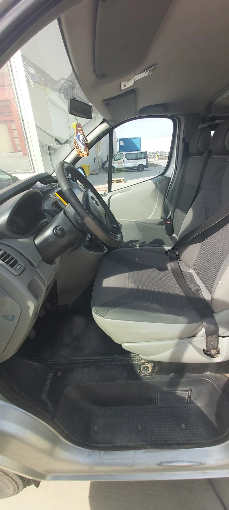 Opel Vivaro, снимка 2 - Бусове и автобуси - 49438203