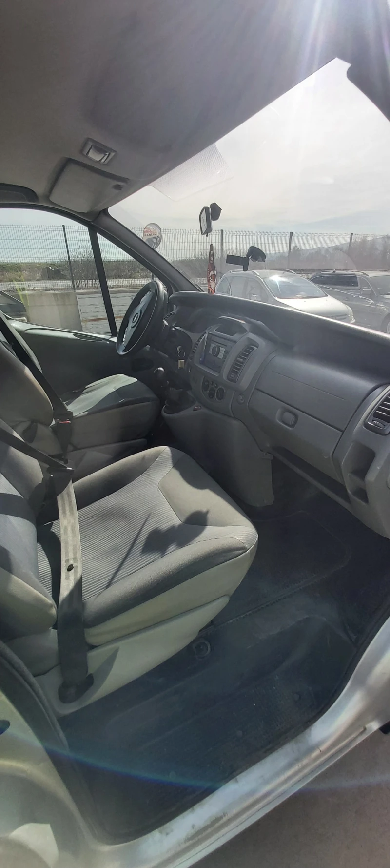 Opel Vivaro, снимка 15 - Бусове и автобуси - 49438203