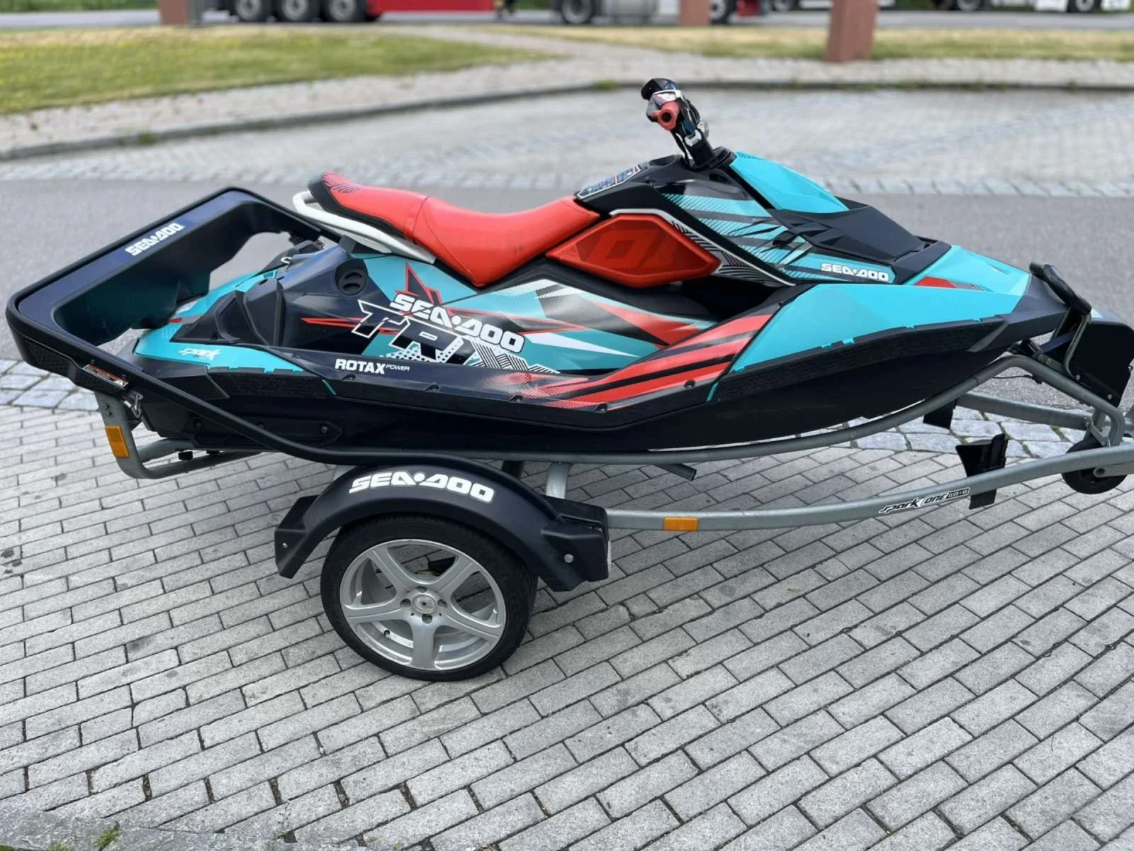 Джет Bombardier Sea Doo SPARK TRIXX - изображение 3