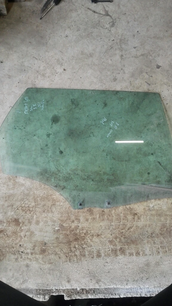 Стъкло задно дясно Пежо 407 комби