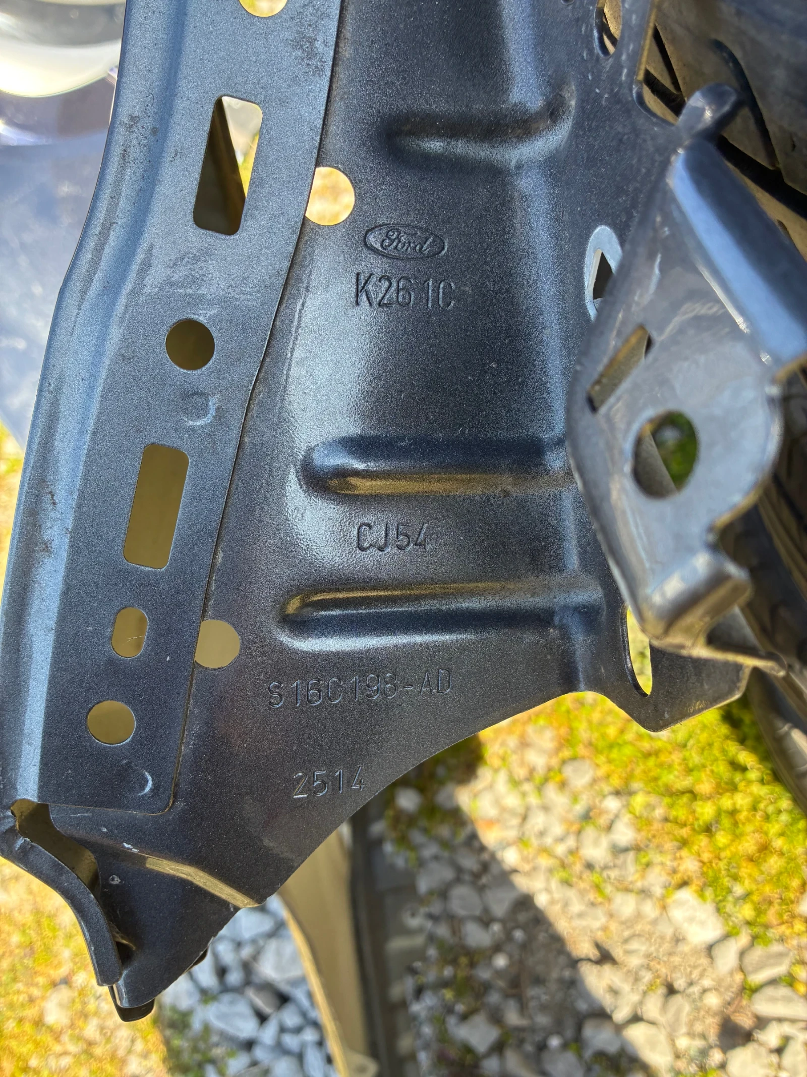 Десен калник Ford Kuga mk2. II. Форд Куга. 2013-2020г. Оригинален. , снимка 2 - Части - 53805090