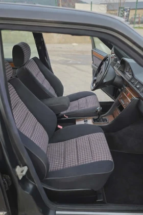 Mercedes-Benz 124 2.0, снимка 6