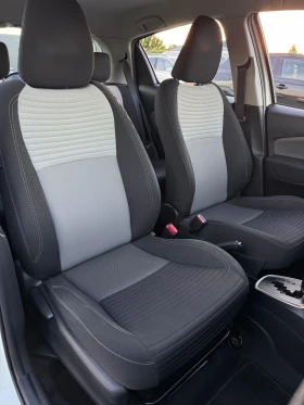 Toyota Yaris 1.5i Hybrid, снимка 15