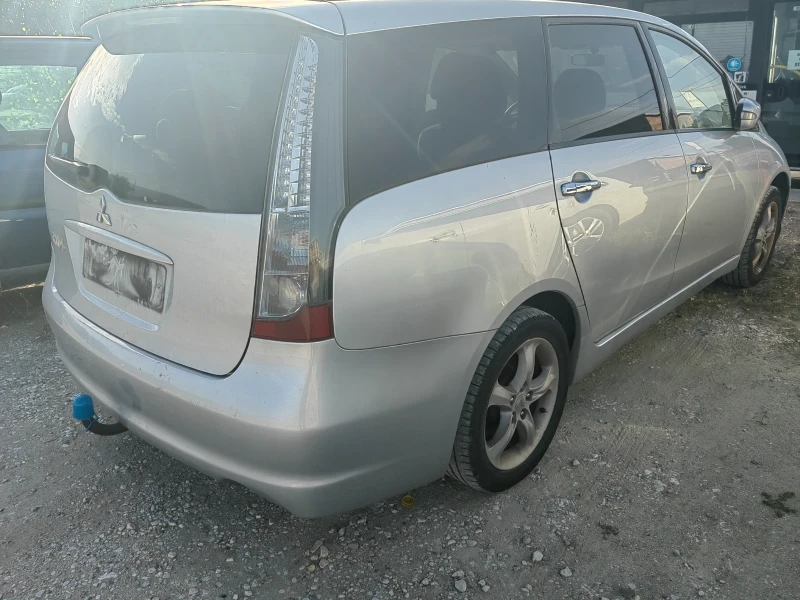 Mitsubishi Grandis MITSUBISHI Grandis 2.4i, снимка 3 - Автомобили и джипове - 47464219