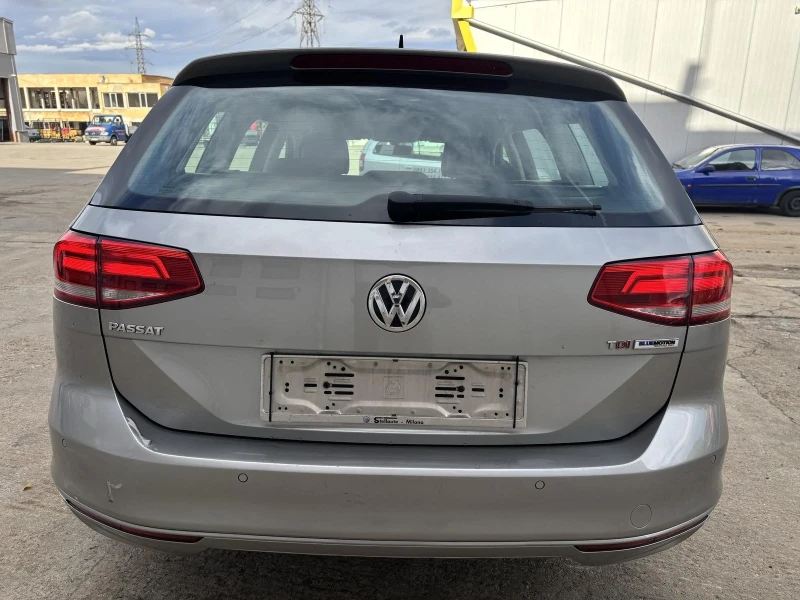 VW Passat, снимка 12 - Автомобили и джипове - 48134429