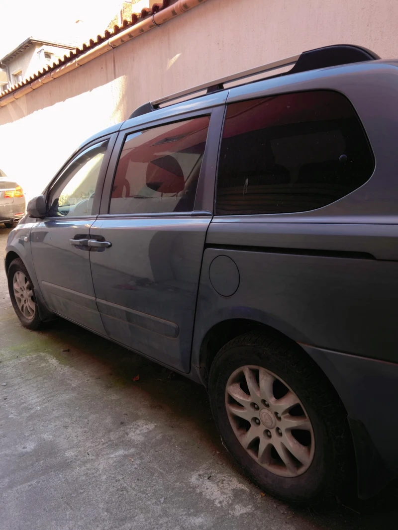 Kia Carnival 2.9 CRDI 16V, снимка 2 - Автомобили и джипове - 48126271