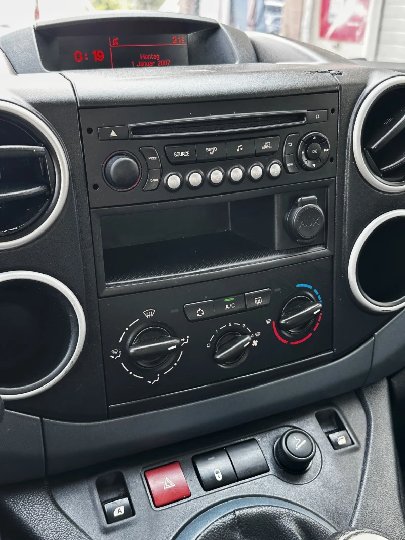 Peugeot Partner 1.6HDI/ КЛИМА, снимка 8 - Автомобили и джипове - 51890777