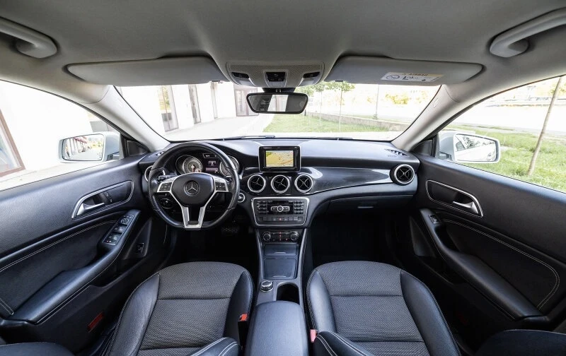 Mercedes-Benz CLA 220, снимка 6 - Автомобили и джипове - 52541758