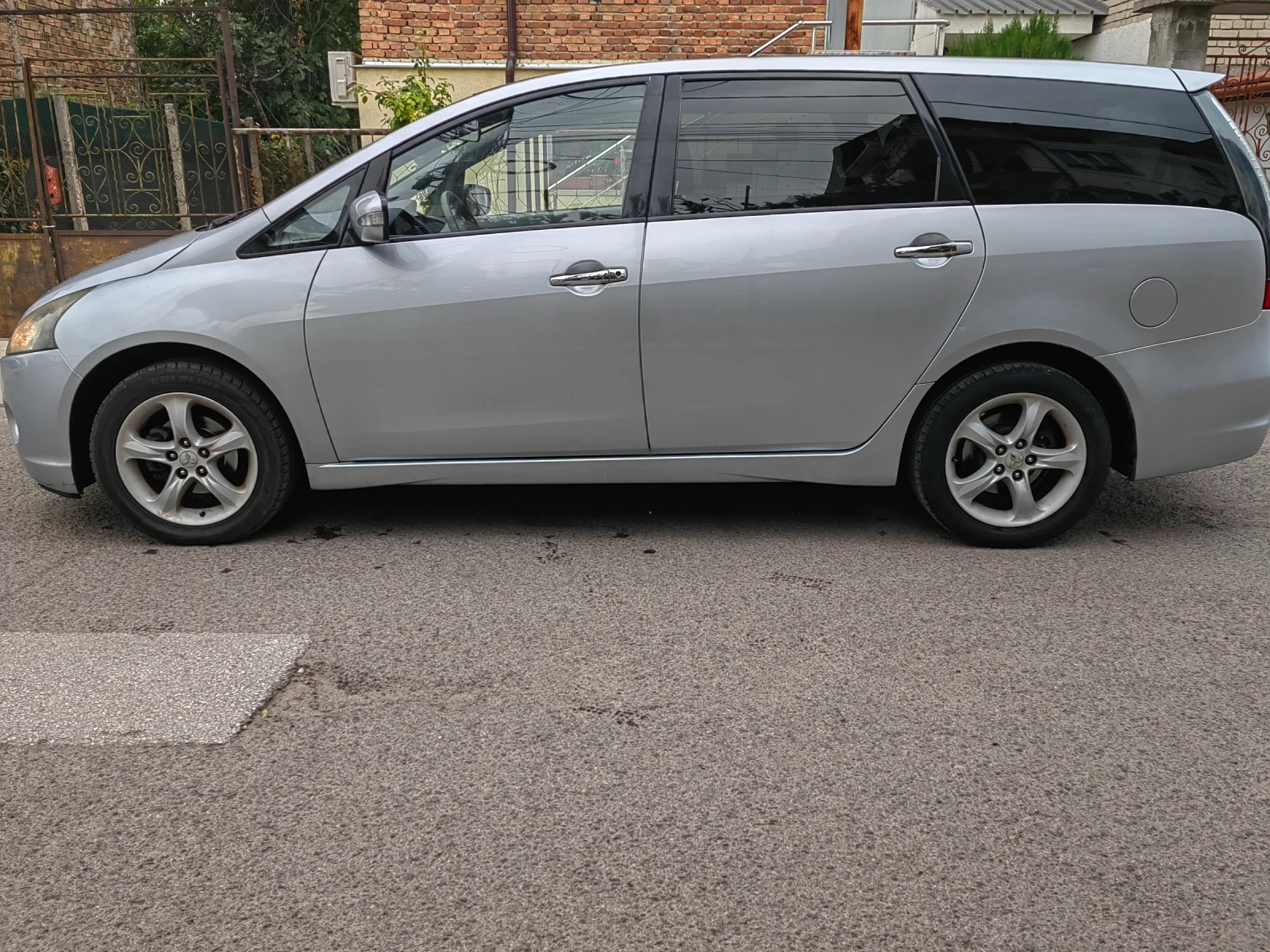 Mitsubishi Grandis MITSUBISHI Grandis 2.4i - изображение 2