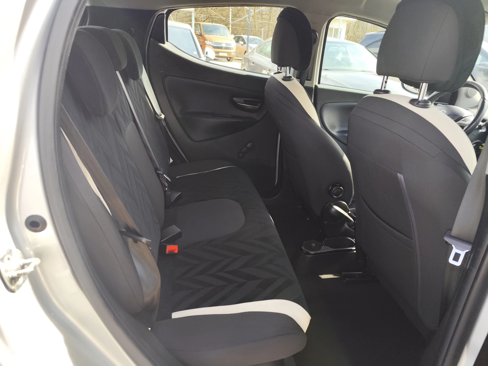 Lancia Ypsilon 1.3mJTD* EURO6B* KLIMA* , снимка 10 - Автомобили и джипове - 53782868