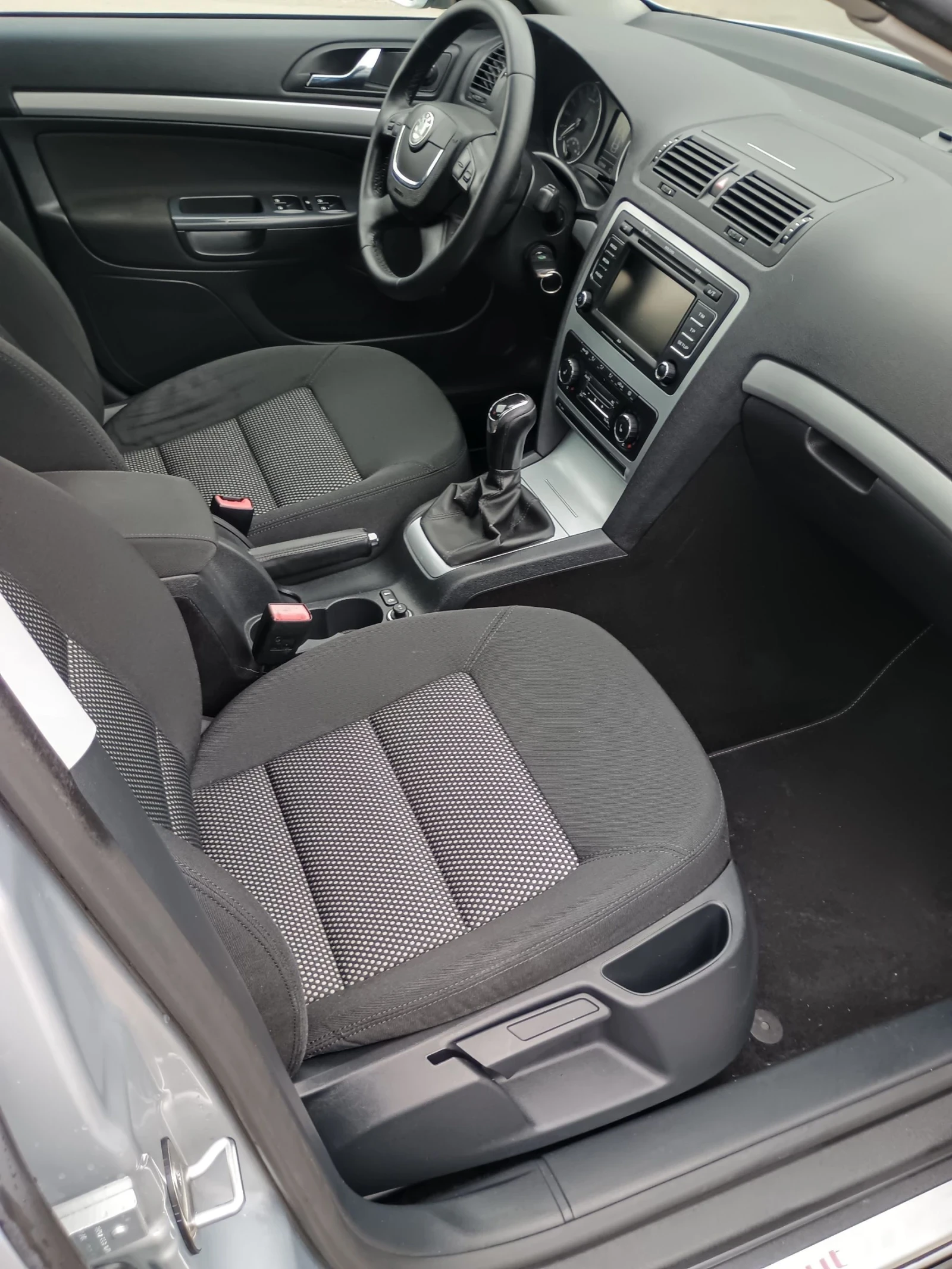 Skoda Octavia * SCOUT * 4X4 * XENON * ПОДГРЕВ * НАВИГАЦИЯ , снимка 6 - Автомобили и джипове - 54215910