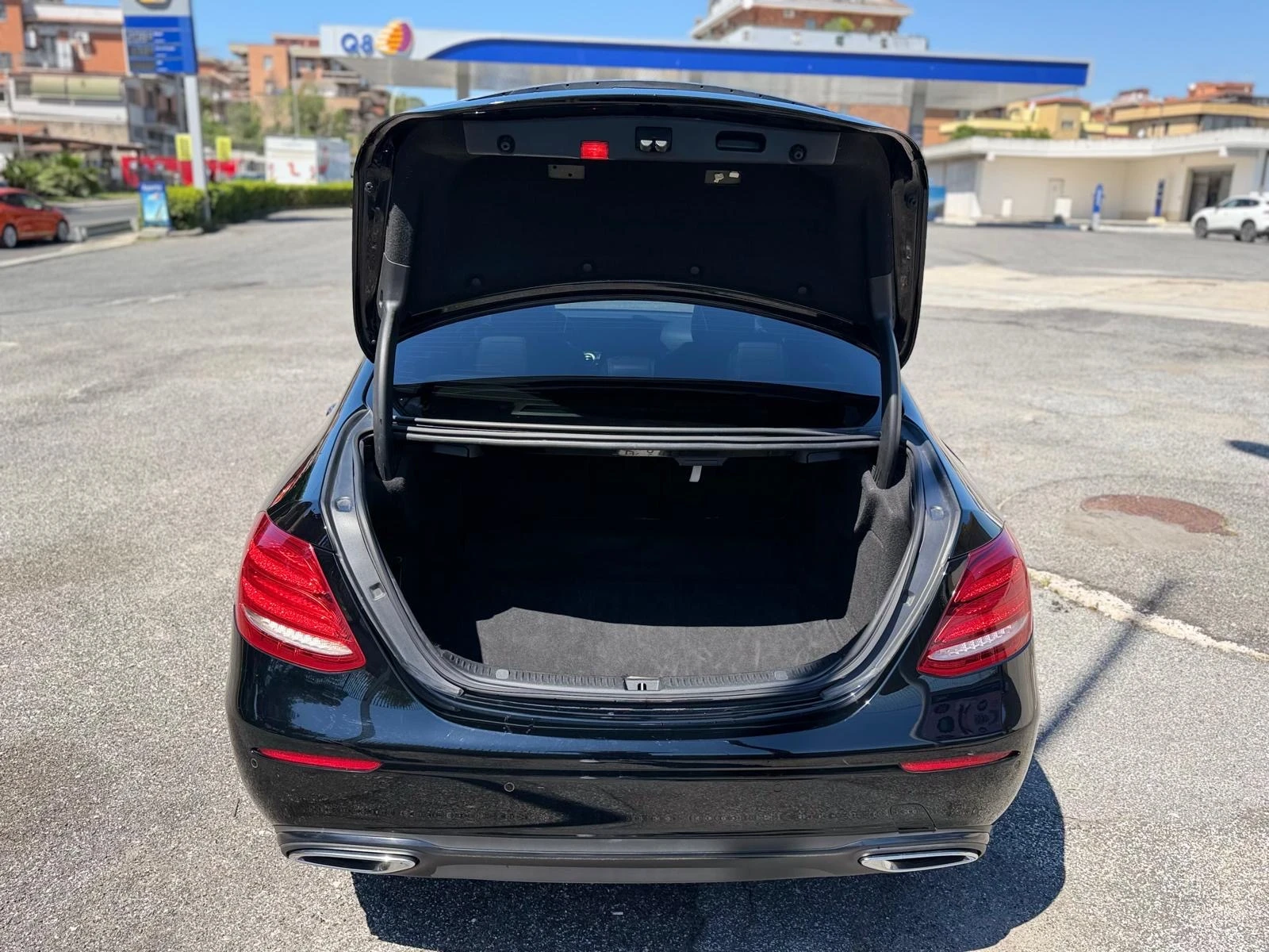 Mercedes-Benz E 200 D Premium Plus, снимка 5 - Автомобили и джипове - 54468342