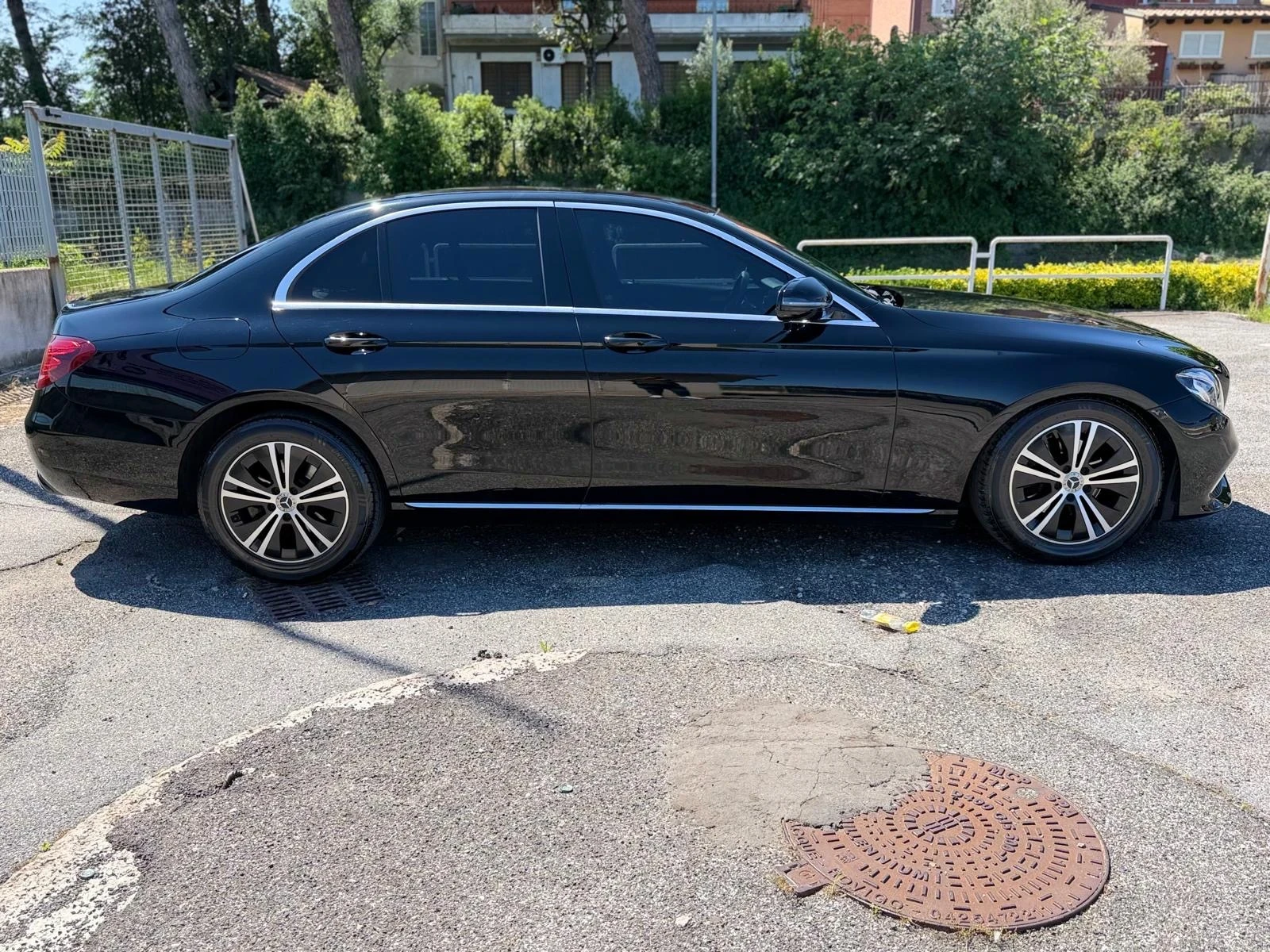 Mercedes-Benz E 200 D Premium Plus, снимка 7 - Автомобили и джипове - 54468342