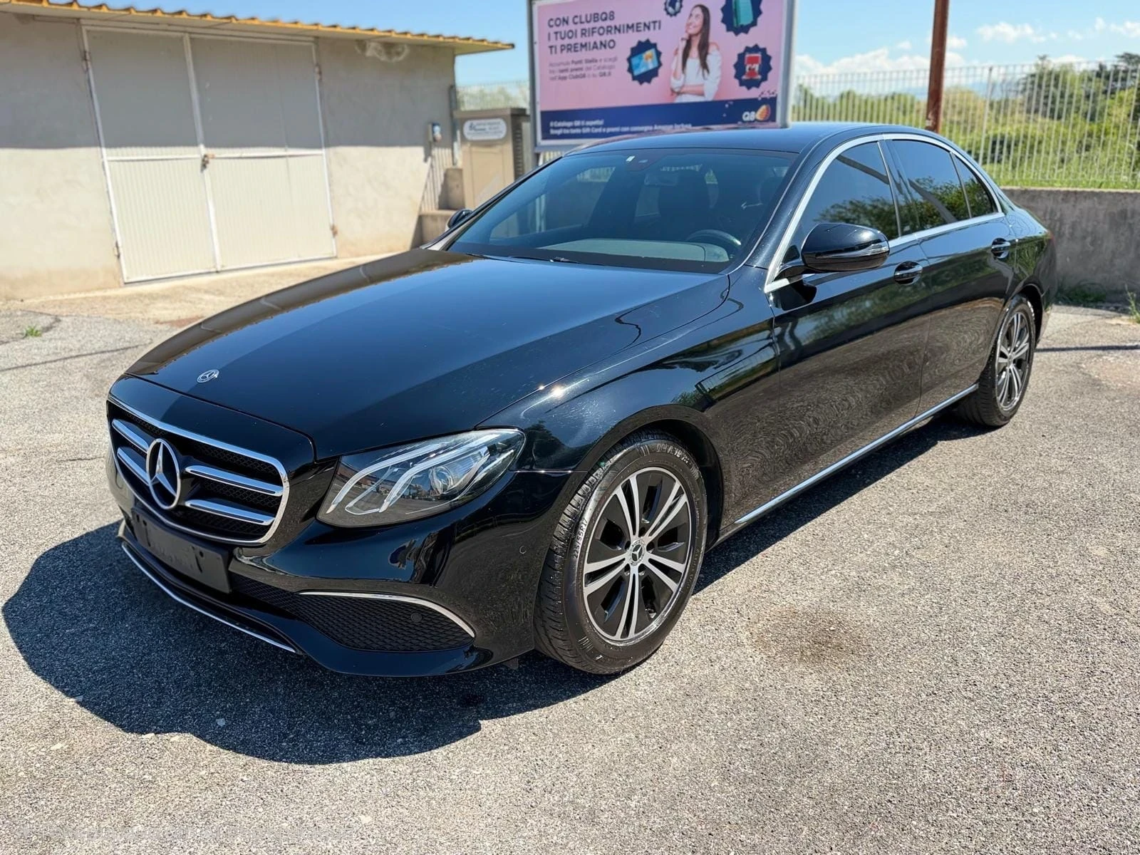 Mercedes-Benz E 200 D Premium Plus, снимка 2 - Автомобили и джипове - 54468342