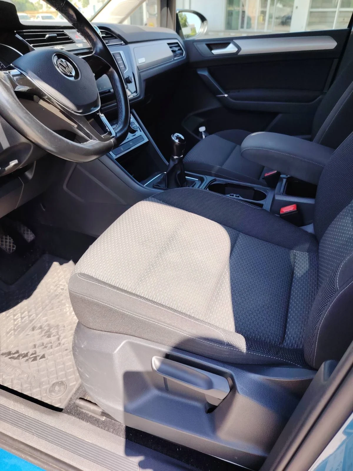 VW Touran, снимка 10 - Автомобили и джипове - 54676131