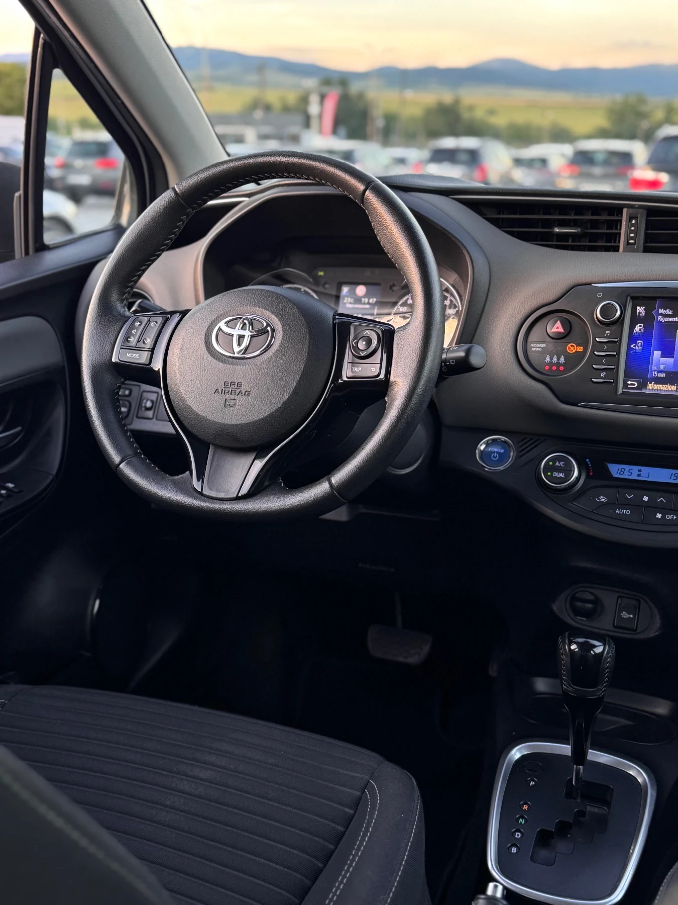 Toyota Yaris 1.5i Hybrid, снимка 8 - Автомобили и джипове - 54934349