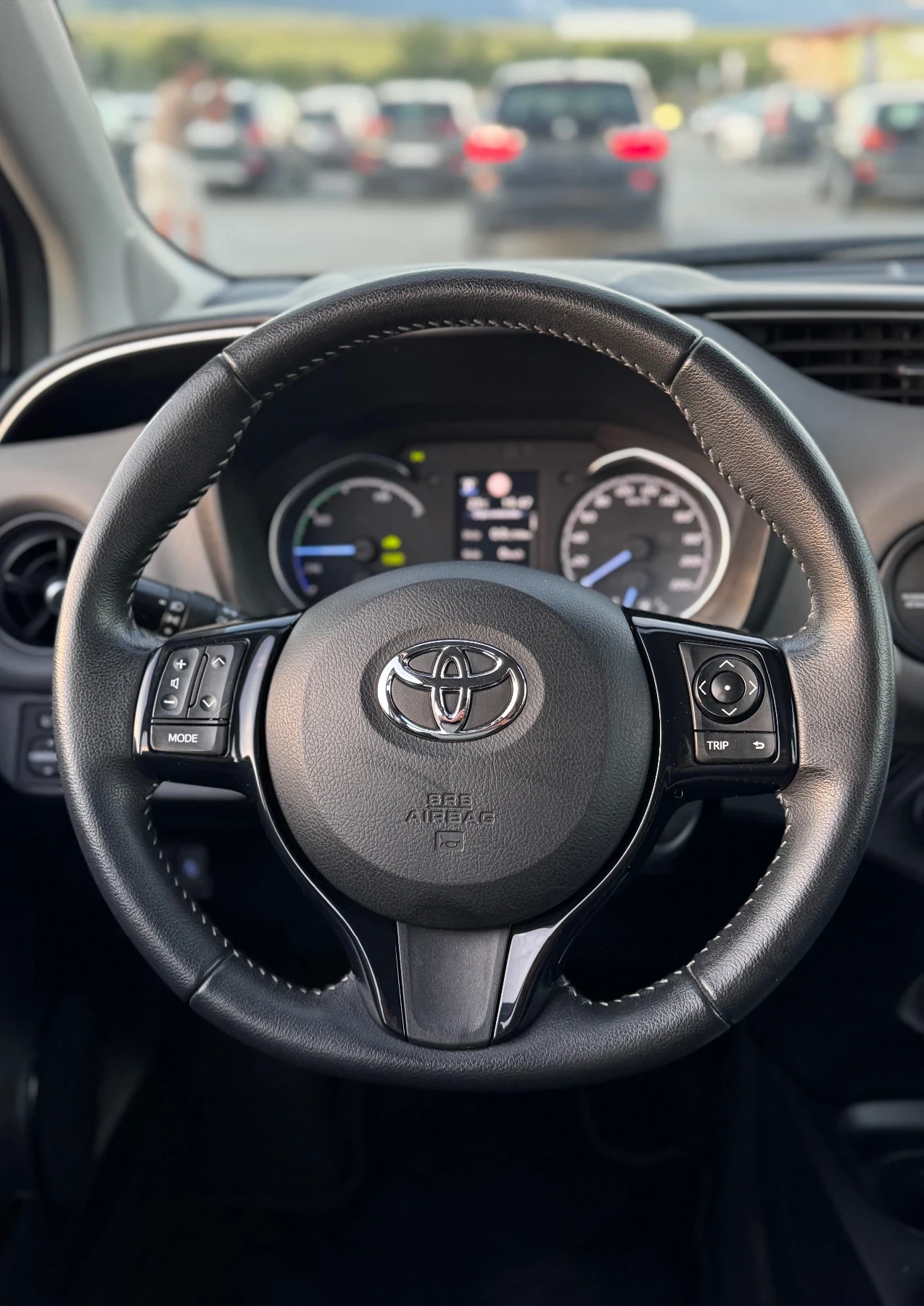Toyota Yaris 1.5i Hybrid, снимка 9 - Автомобили и джипове - 54934349