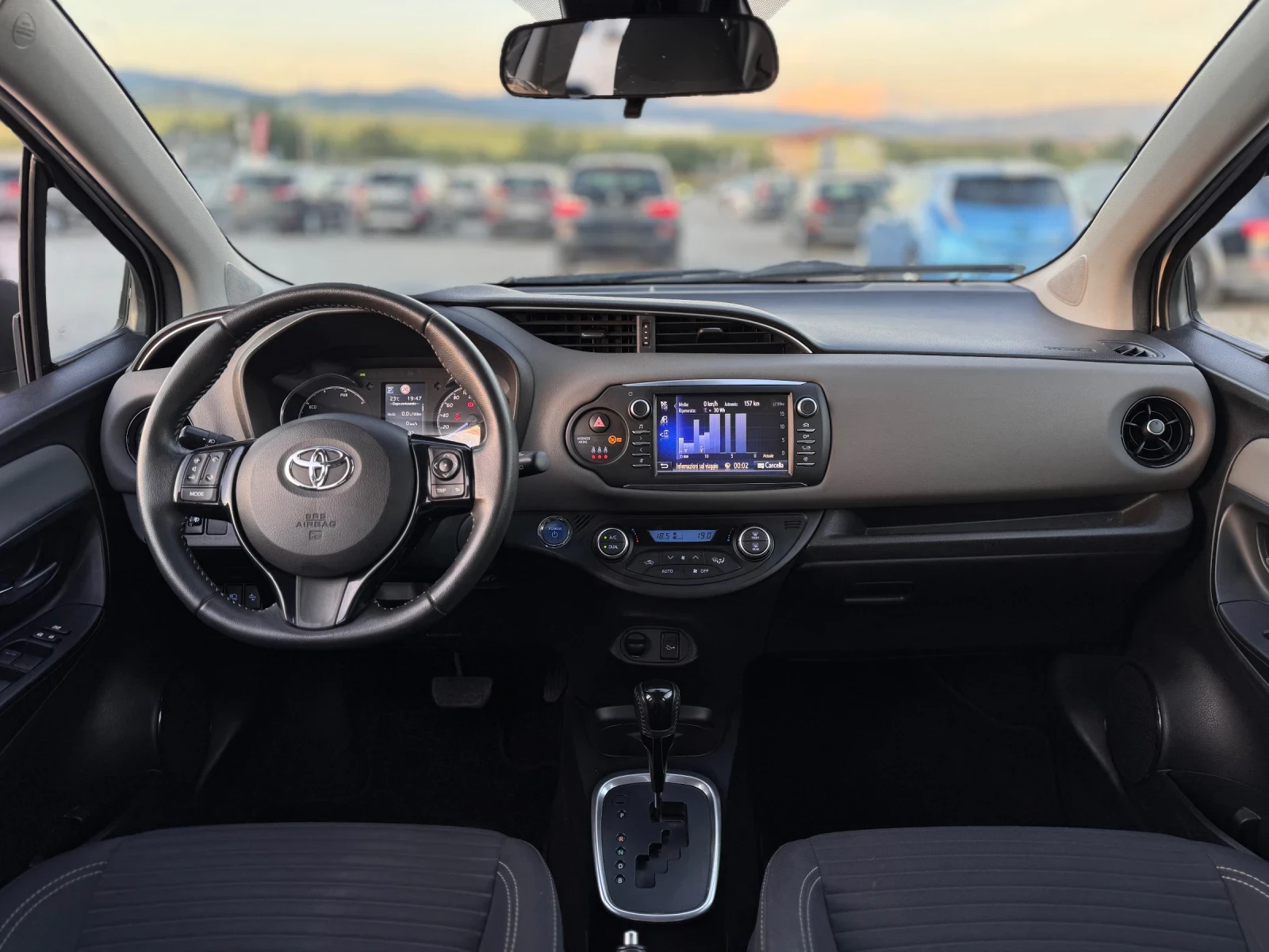Toyota Yaris 1.5i Hybrid, снимка 7 - Автомобили и джипове - 54934349