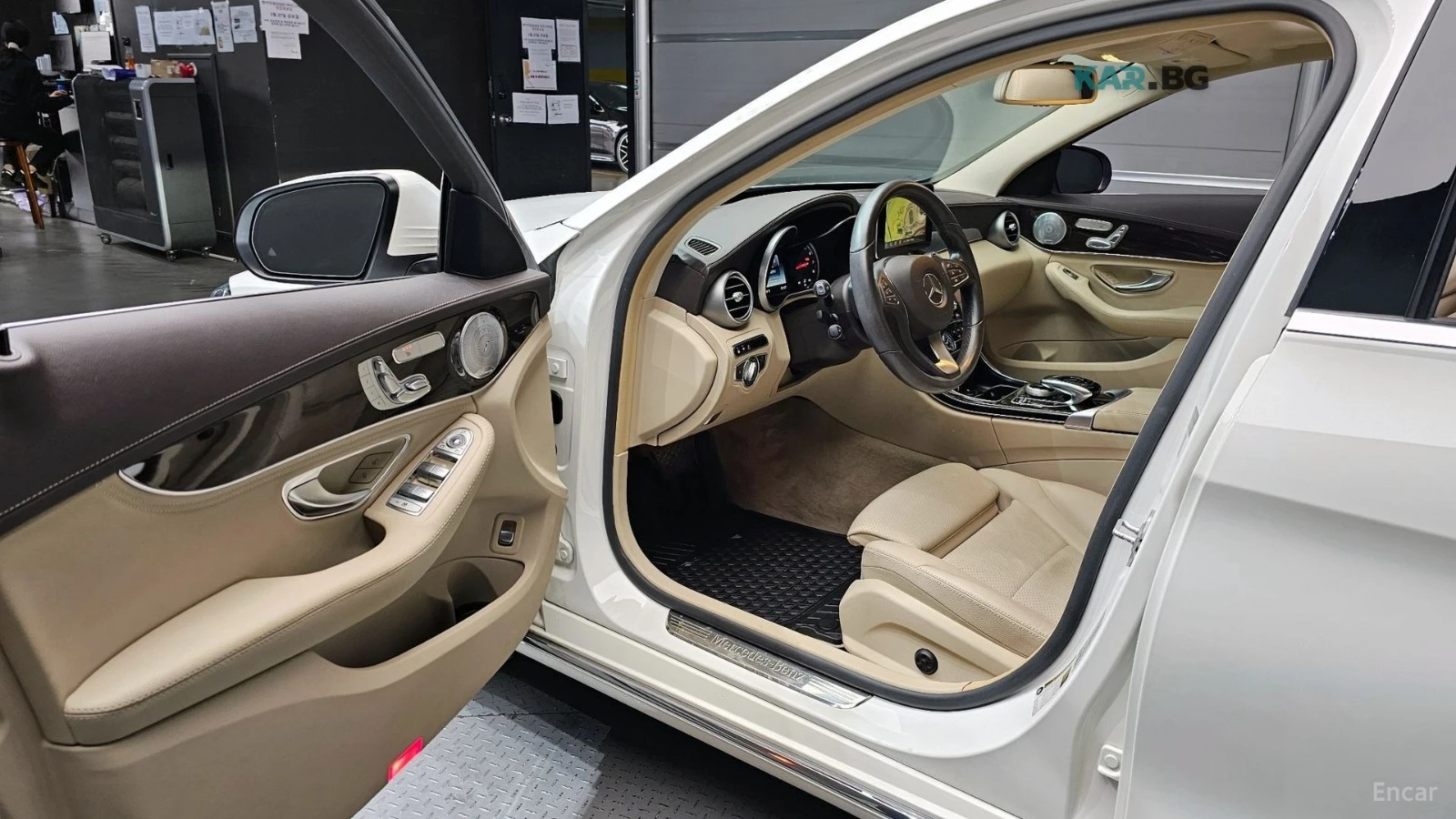 Mercedes-Benz C 300 4MATIC* КОЖА* НАВИ* ПАНО* КАМЕРА, снимка 9 - Автомобили и джипове - 55314758