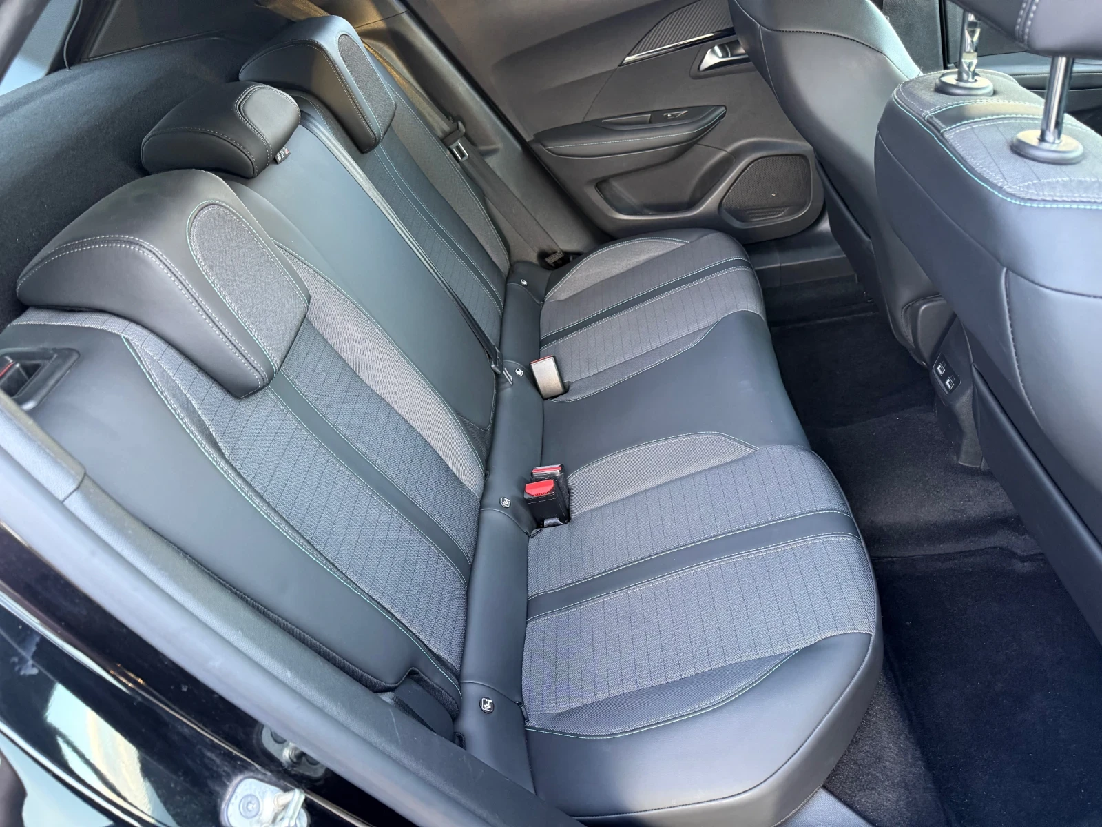 Peugeot 2008 1.5 HDI | EAT8 | LED | Camera, снимка 12 - Автомобили и джипове - 56298383