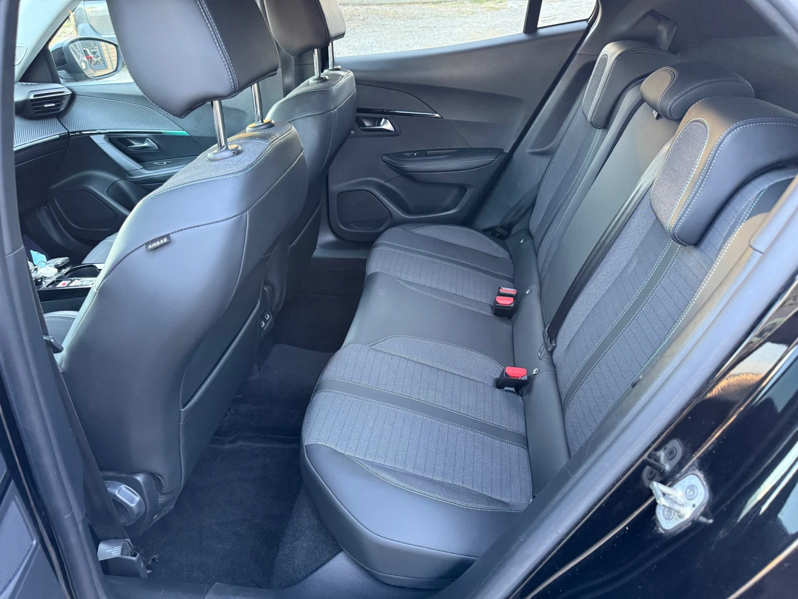 Peugeot 2008 1.5 HDI | EAT8 | LED | Camera, снимка 11 - Автомобили и джипове - 56298383