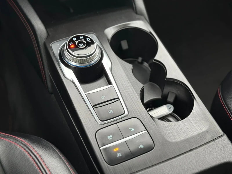 Ford Kuga 1.5 ST-LINE 120 k.c, снимка 14 - Автомобили и джипове - 52831403