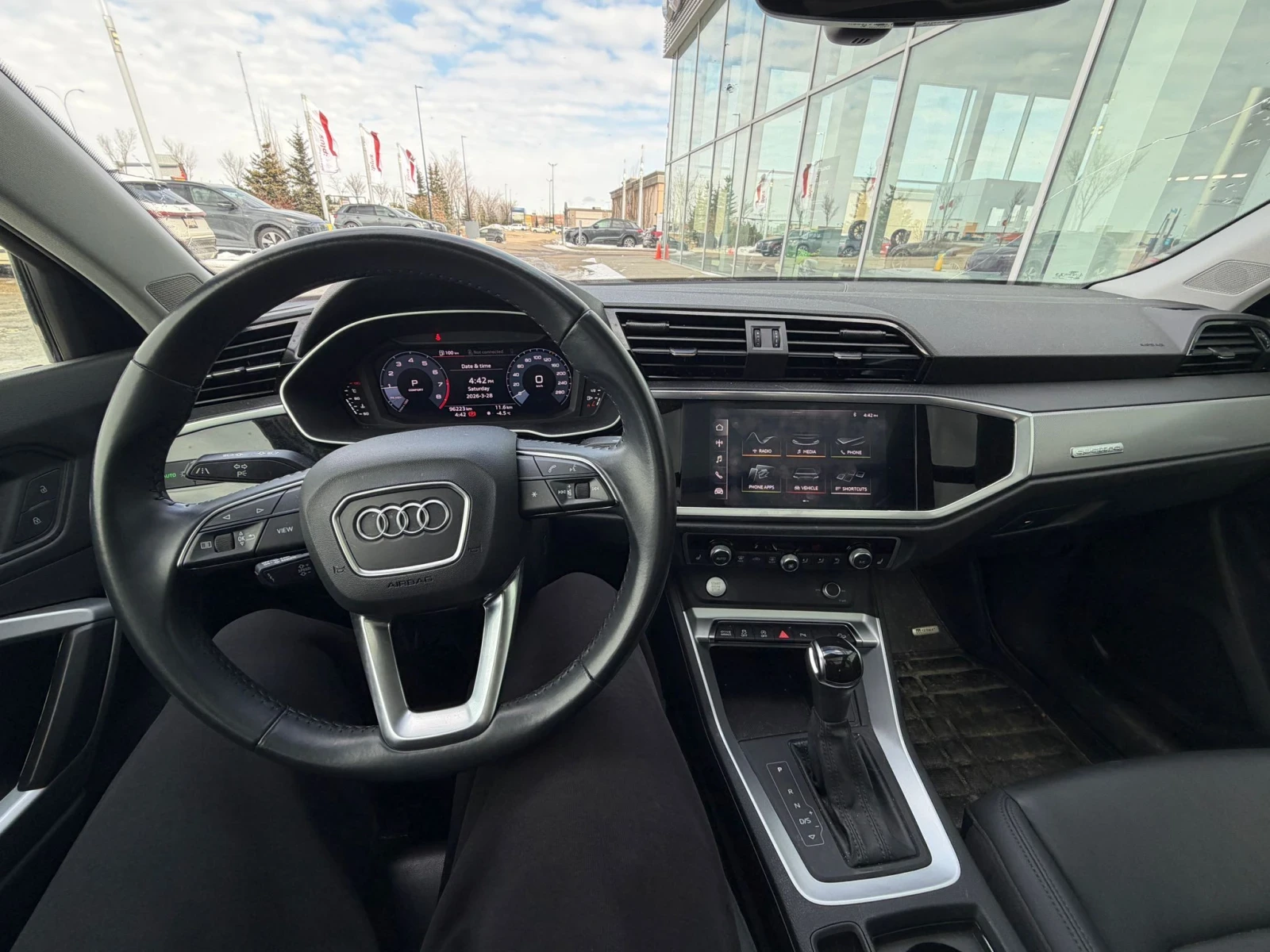 Audi Q3 PROGRESSIV * CAR FAX * АВТО КРЕДИТ * КЛИП НА МОТОР, снимка 8 - Автомобили и джипове - 54033907