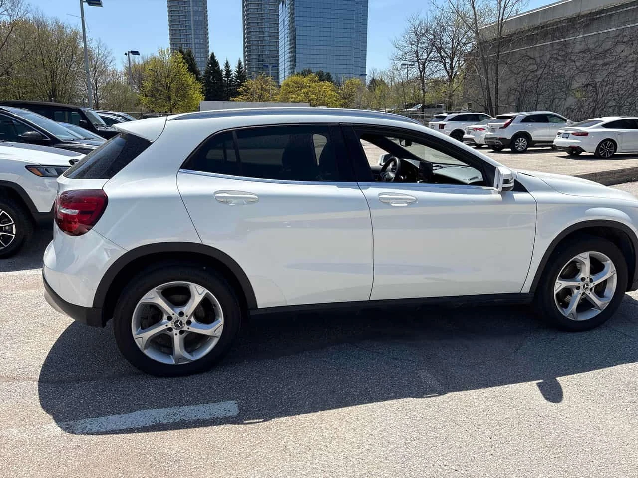Mercedes-Benz GLA 250 4MATIC* PANORAMA* ПОДГРЕВИ* KEYLESS* , снимка 3 - Автомобили и джипове - 54423389