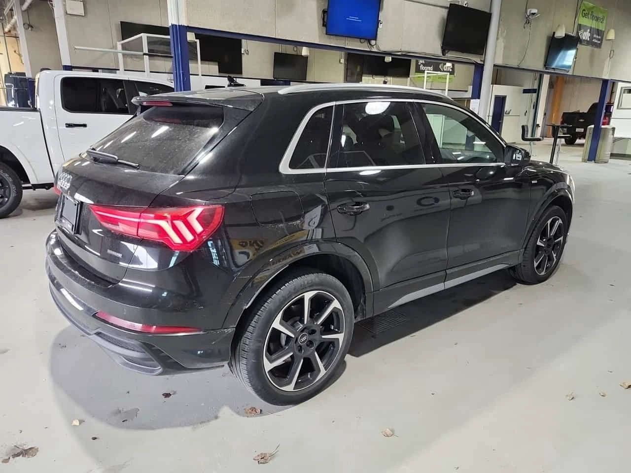 Audi Q3 PROGRESSIV| DIGITAL| PANO| S-LINE| CARFAX, снимка 3 - Автомобили и джипове - 54435628
