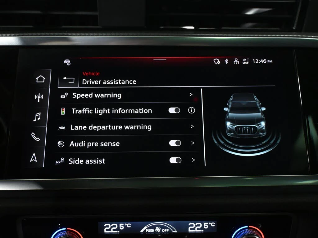 Audi Q3 Technik 45 TFSI | SONOS | S-Line| Ambient, снимка 12 - Автомобили и джипове - 55436573