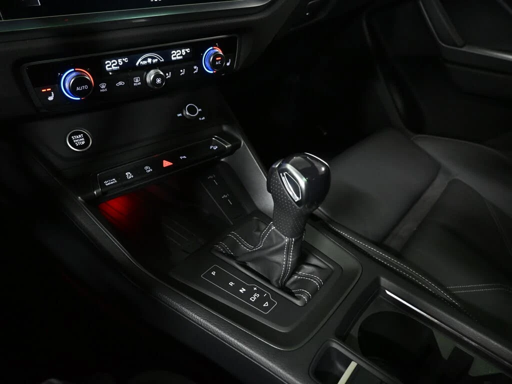 Audi Q3 Technik 45 TFSI | SONOS | S-Line| Ambient, снимка 15 - Автомобили и джипове - 55436573